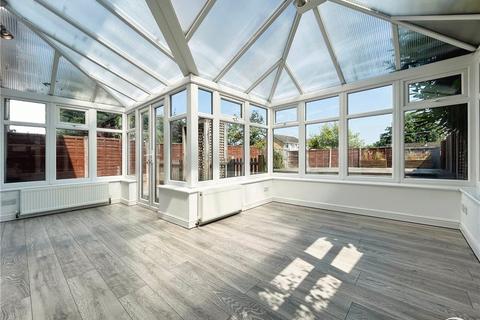 15 Dickens Way, Yateley, GU46 6XX