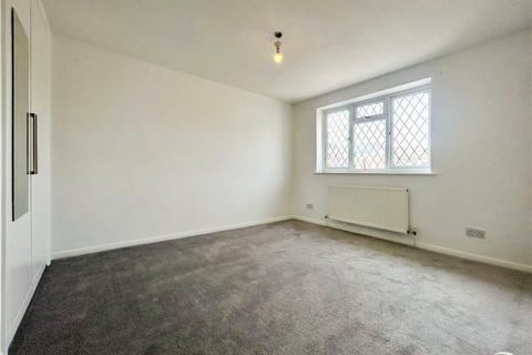 15 Dickens Way, Yateley, GU46 6XX