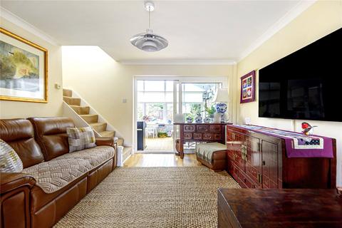 32 Fairacres, Ruislip, HA4 8AN