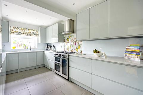 32 Fairacres, Ruislip, HA4 8AN