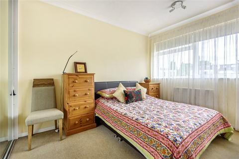 32 Fairacres, Ruislip, HA4 8AN