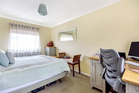 32 Fairacres, Ruislip, HA4 8AN