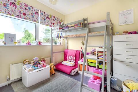 32 Fairacres, Ruislip, HA4 8AN