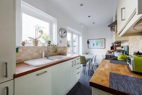 57 Knapmill Road, London, SE6 3TA