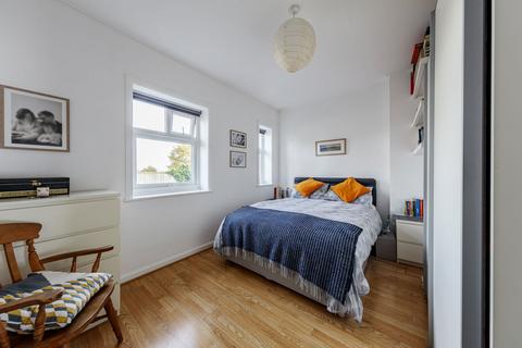 57 Knapmill Road, London, SE6 3TA