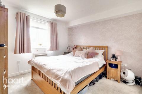 8 Dunlop Close, Dartford, DA1 5LU