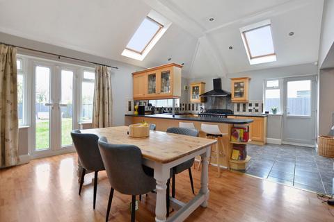 6 Armscroft Crescent, Gloucester, GL2 0SU