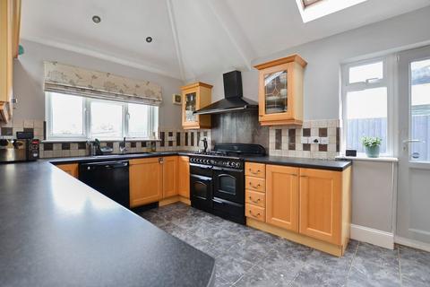 6 Armscroft Crescent, Gloucester, GL2 0SU