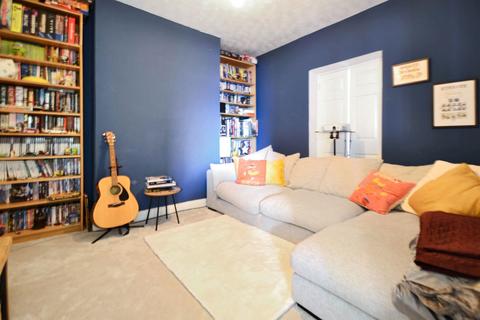 6 Armscroft Crescent, Gloucester, GL2 0SU