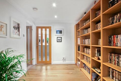 Monument Cottage Barbers Bridge, Rudford, Gloucester, GL2 8DX