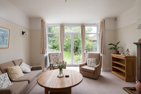 13 Bradgate Road, Bedford, MK40 3DE