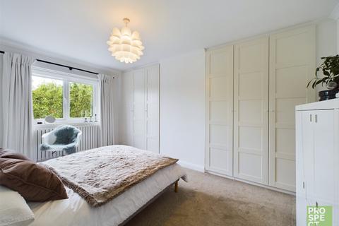 34 Hazel Crescent, Reading, RG2 7ND