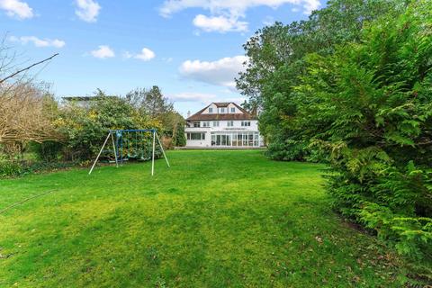 12 Champneys Close, Sutton, SM2 7AL