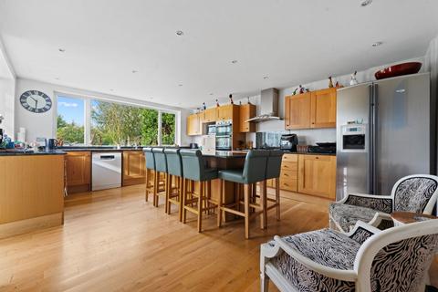 12 Champneys Close, Sutton, SM2 7AL