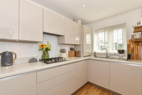 2 Croot Place, Runwell, Wickford, SS11 7LB
