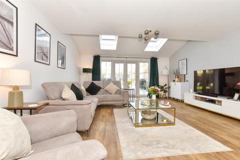 2 Croot Place, Runwell, Wickford, SS11 7LB