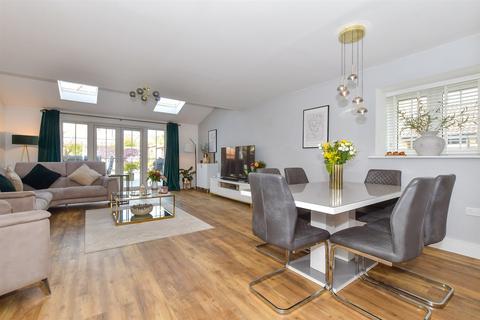 2 Croot Place, Runwell, Wickford, SS11 7LB