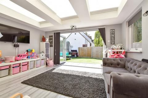 3 bedroom terraced house for sale, Gate Lodge Way, Laindon, Basildon, Essex