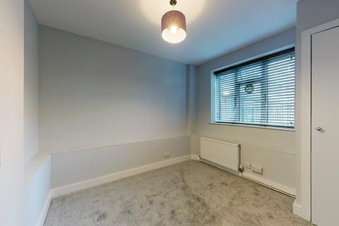 4 bedroom ground floor maisonette to rent, Bennett Street, London W4