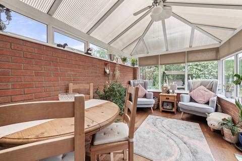 2 Westry Corner, Barrowby, Grantham, NG32 1DF