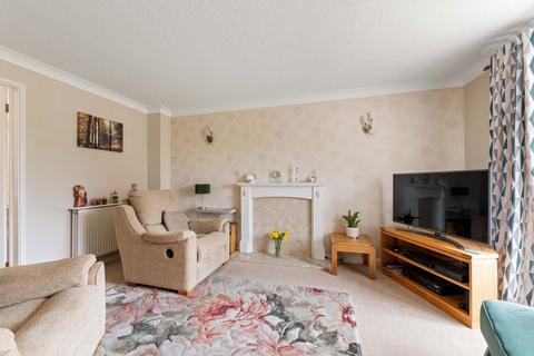 33 Bell Close, Gonerby Hill Foot, Grantham, NG31 8GJ