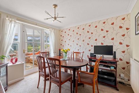 33 Bell Close, Gonerby Hill Foot, Grantham, NG31 8GJ