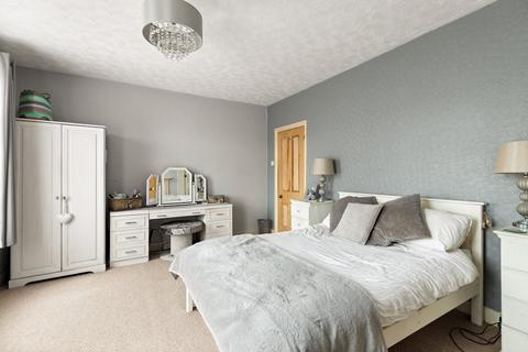 16 Heathfield Avenue, Dover, CT16 2NX