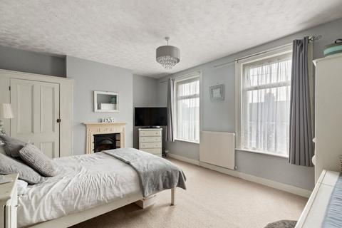 16 Heathfield Avenue, Dover, CT16 2NX
