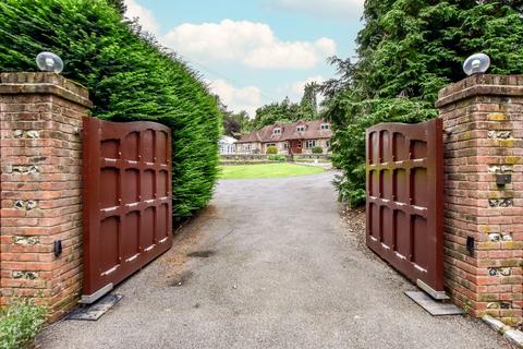 4 bedroom detached house for sale, Rucklers Lane, Kings Langley WD4