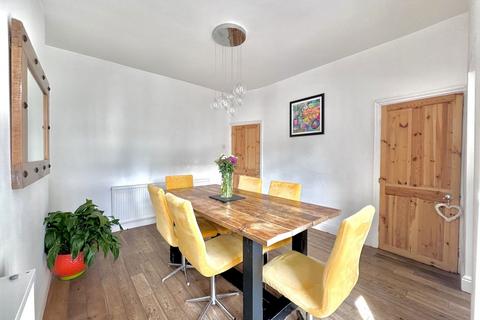 31 Balmoral Drive, Denton, Manchester, M34 2JT