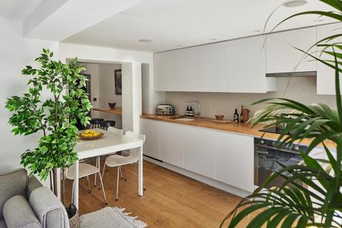 4 Radcot Street, London, SE11 4AH