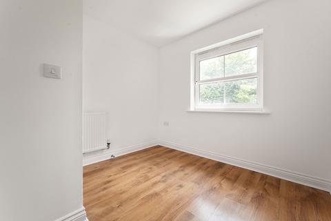 27 Sassoon Close, Salisbury, SP2 9LR