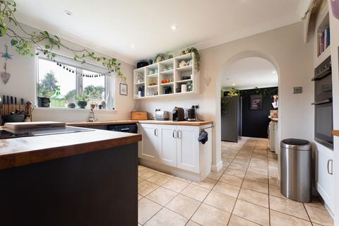 1 Old Foundry Cottages Salisbury Road, Coombe Bissett, Salisbury, SP5 4JT