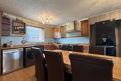 25 Freston, Paston, Peterborough, PE4 7EN