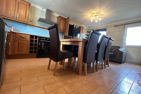 25 Freston, Paston, Peterborough, PE4 7EN