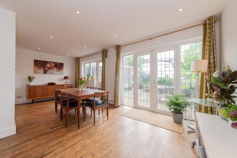 4 bedroom semi-detached house for sale, Broadhurst Avenue, Edgware HA8