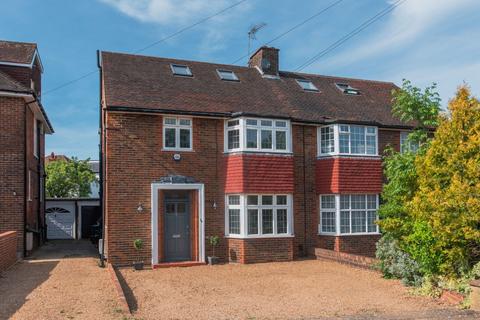 26 Broadhurst Avenue, Edgware, HA8 8TS