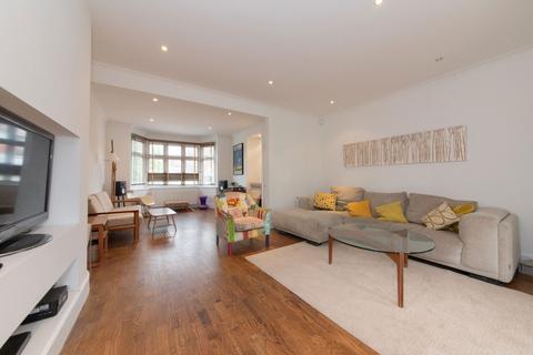 26 Broadhurst Avenue, Edgware, HA8 8TS
