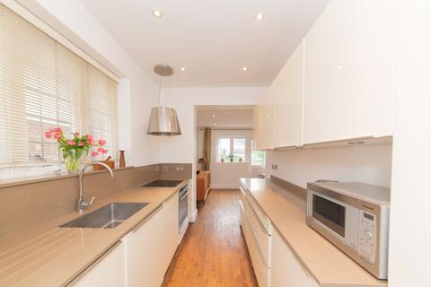26 Broadhurst Avenue, Edgware, HA8 8TS