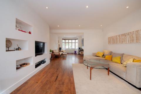 26 Broadhurst Avenue, Edgware, HA8 8TS