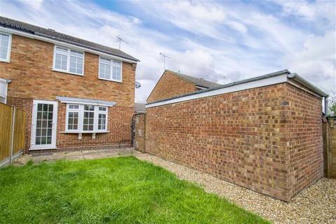 3 bedroom semi-detached house to rent, Cobbitts Road, Bedford MK45