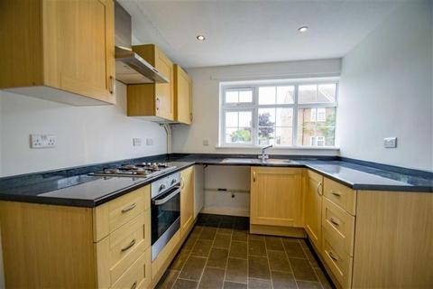 3 bedroom semi-detached house to rent, Cobbitts Road, Bedford MK45