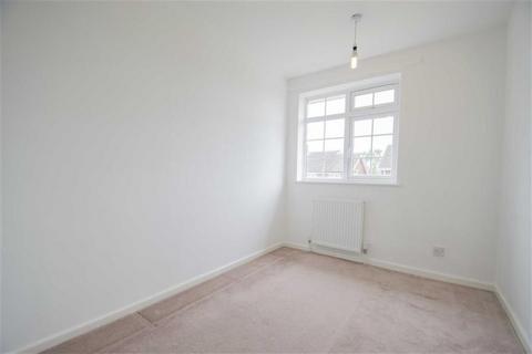 3 bedroom semi-detached house to rent, Cobbitts Road, Bedford MK45