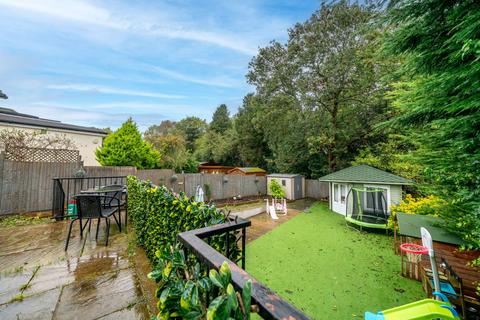 27 Abbots Rise, Kings Langley, WD4 8AR