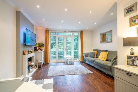 27 Abbots Rise, Kings Langley, WD4 8AR