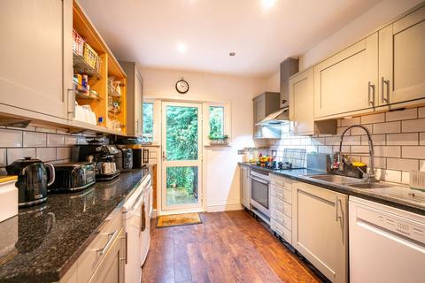 27 Abbots Rise, Kings Langley, WD4 8AR