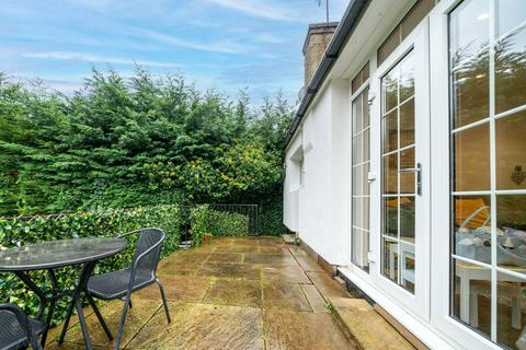 27 Abbots Rise, Kings Langley, WD4 8AR