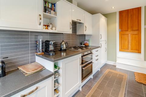2 bedroom terraced house to rent, Ludlow Road, Guildford, GU2