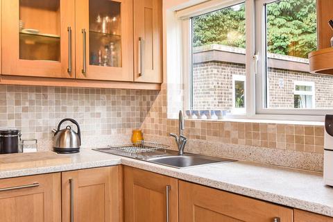 Flat 7, Hurstmere House Hurstmere Close, Grayshott, Hindhead, GU26 6TT