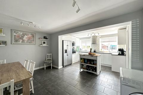 158 Hunter Drive, Bletchley, Milton Keynes, MK2 3NF